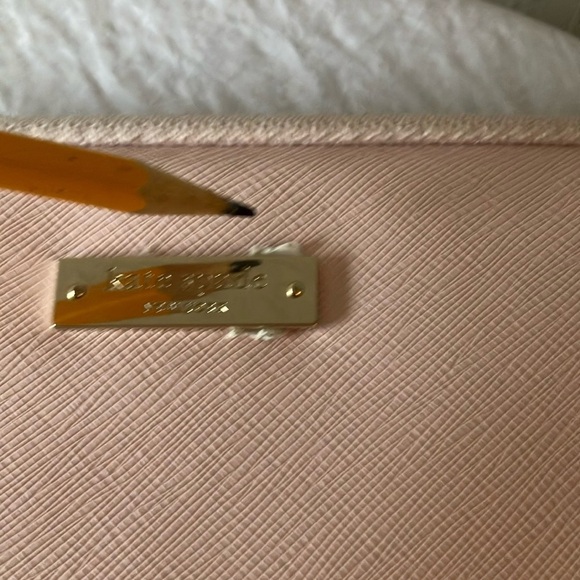 Kate Spade: Pink& Black Padded Laptop Sleeve- Gold Tone - Picture 13 of 16
